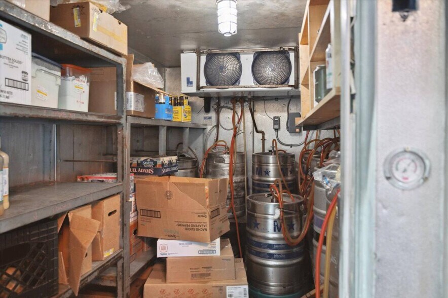 More Photos Of 430 N 1st St, Montrose General Retail For Sale