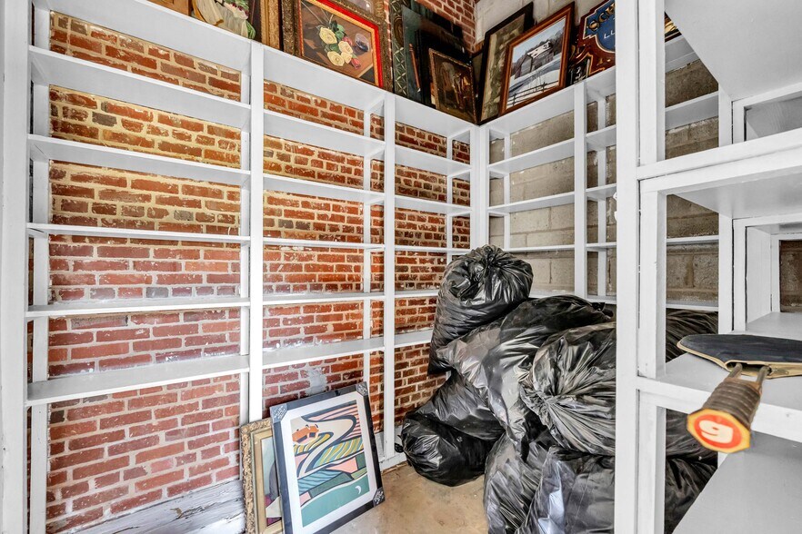 More Photos Of 217 E Aiken Rd, Eden Showroom For Lease