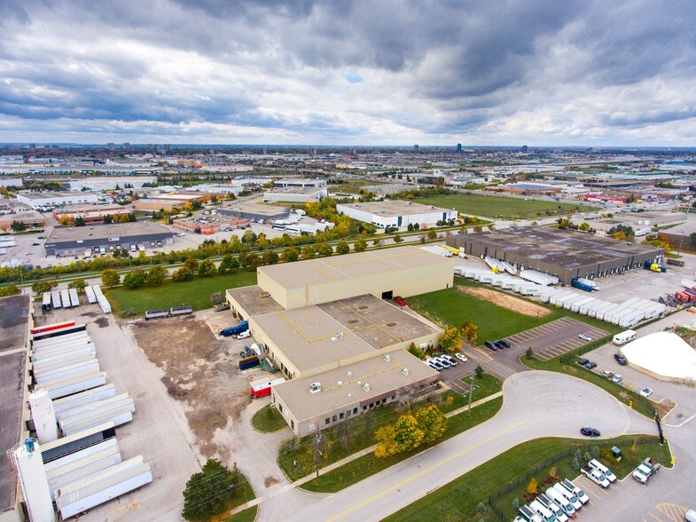 More Photos Of 5 Copper Rd, Brampton Warehouse For Lease