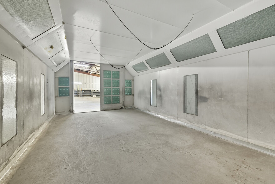 More Photos Of 801 W Grant Hwy, Marengo Freestanding For Sale