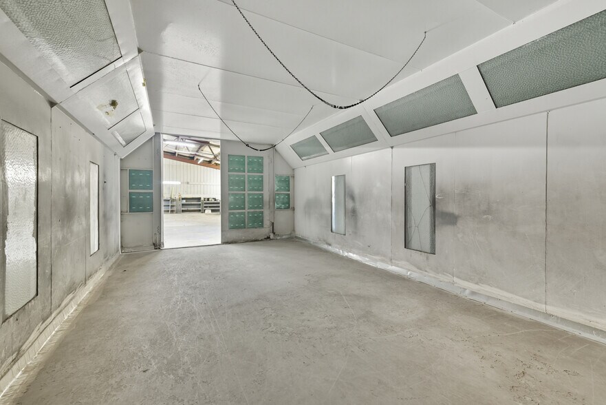 More Photos Of 801 W Grant Hwy, Marengo Freestanding For Lease