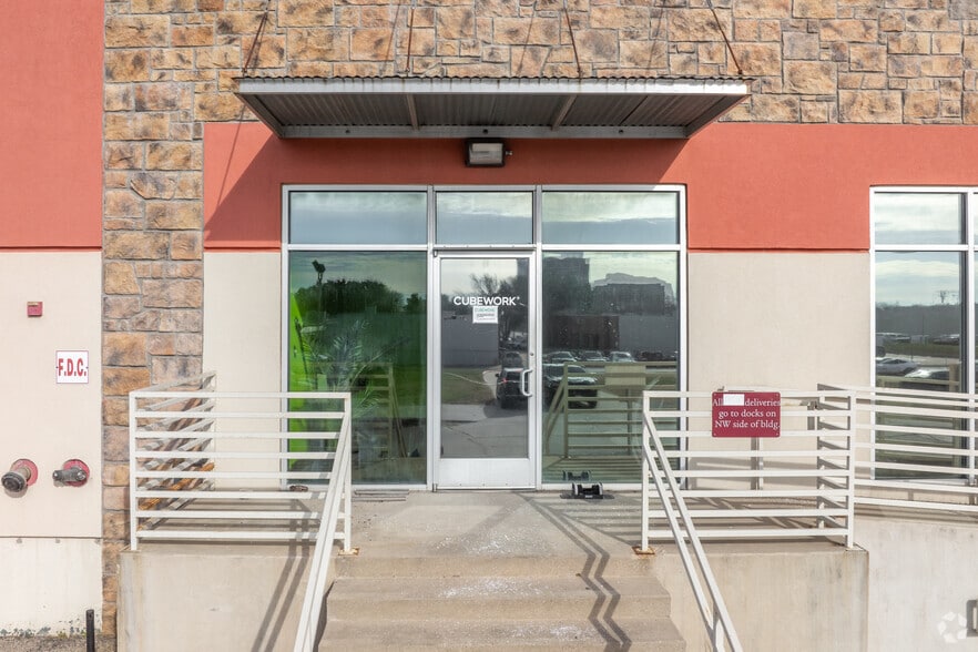 More Photos Of 910 10th St, Plano Warehouse For Lease