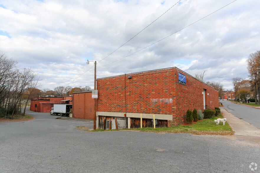 More Photos Of 138 Buffalo Ave, Concord Warehouse For Lease