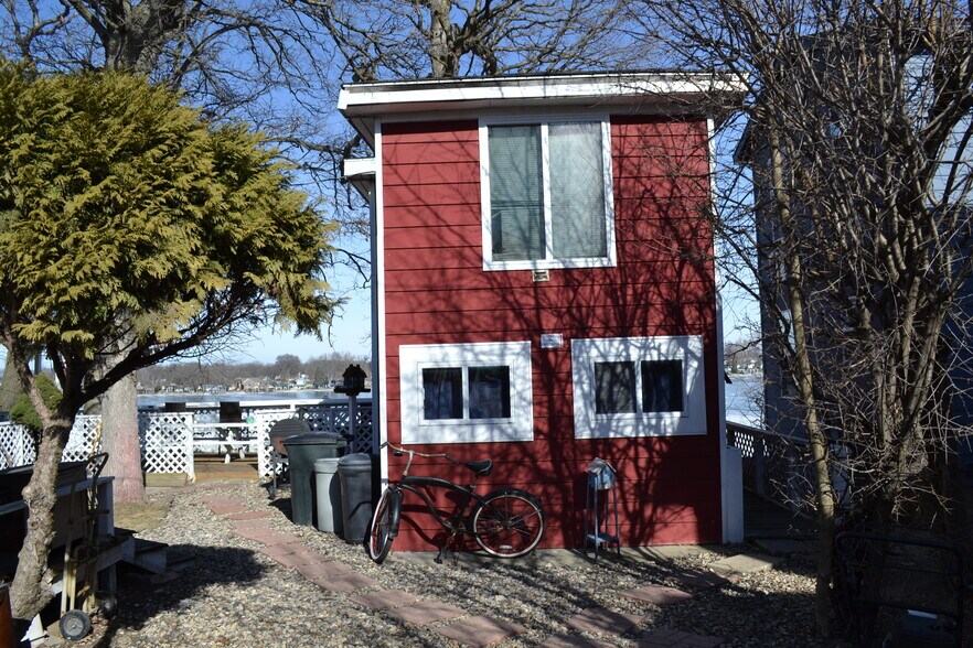 More Photos Of 4945 E Indiana Beach Rd, Monticello Marina For Sale