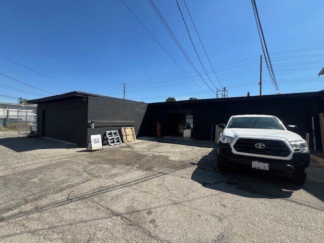 More Photos Of 2309-2313 W Victory Blvd, Burbank Storefront Retail Office For Lease