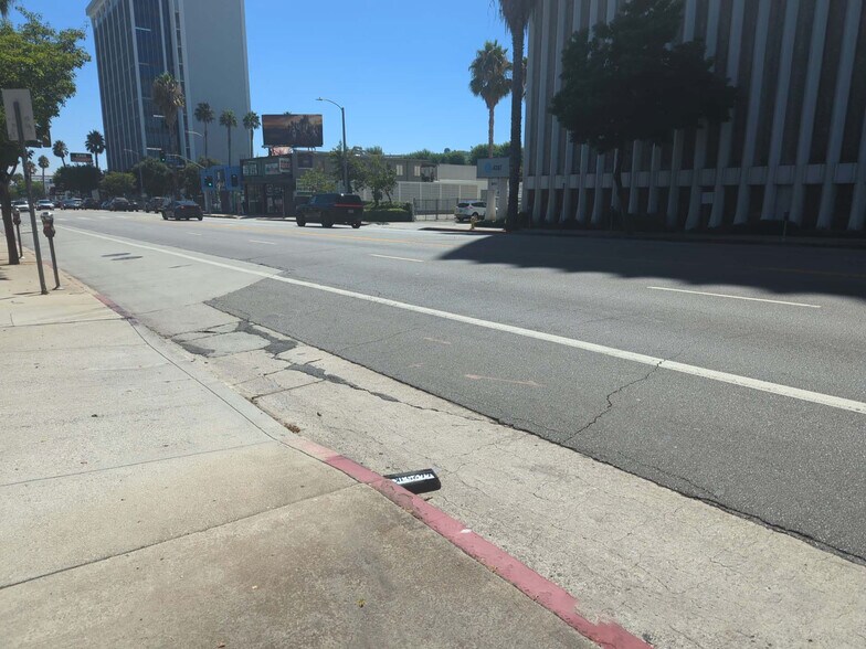 More Photos Of 14827 Ventura Blvd, Sherman Oaks Land For Lease