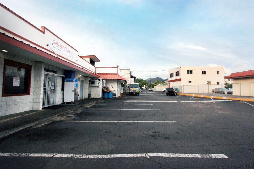 More Photos Of 2130 N King St, Honolulu Freestanding For Lease