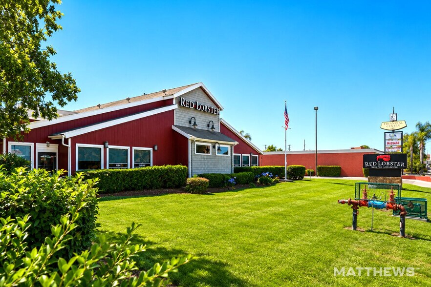 Primary Photo Of 1545 S Mooney Blvd, Visalia Restaurant For Sale