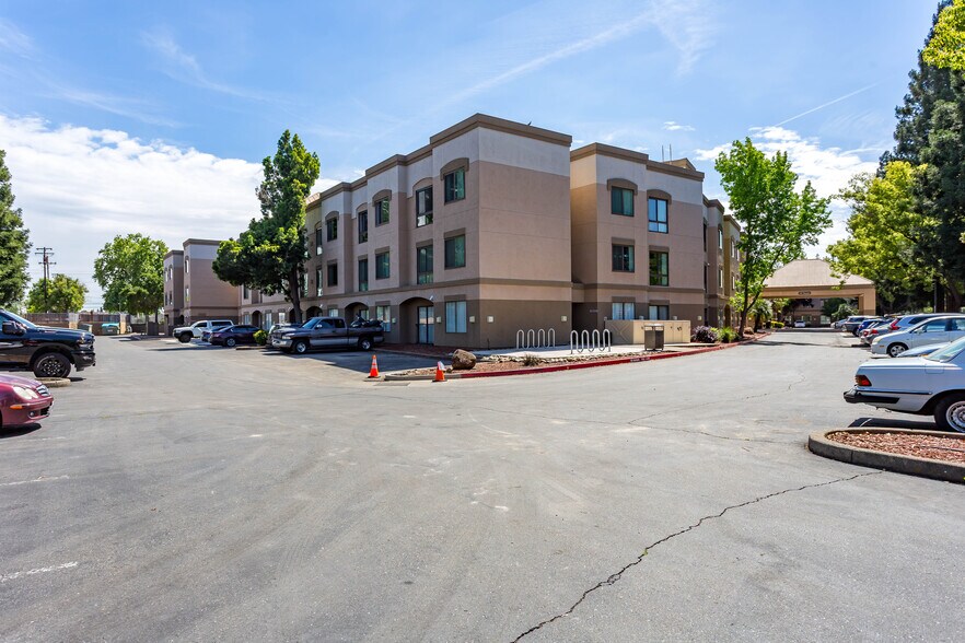 More Photos Of 11260 Point East Dr, Rancho Cordova Apartments For Sale