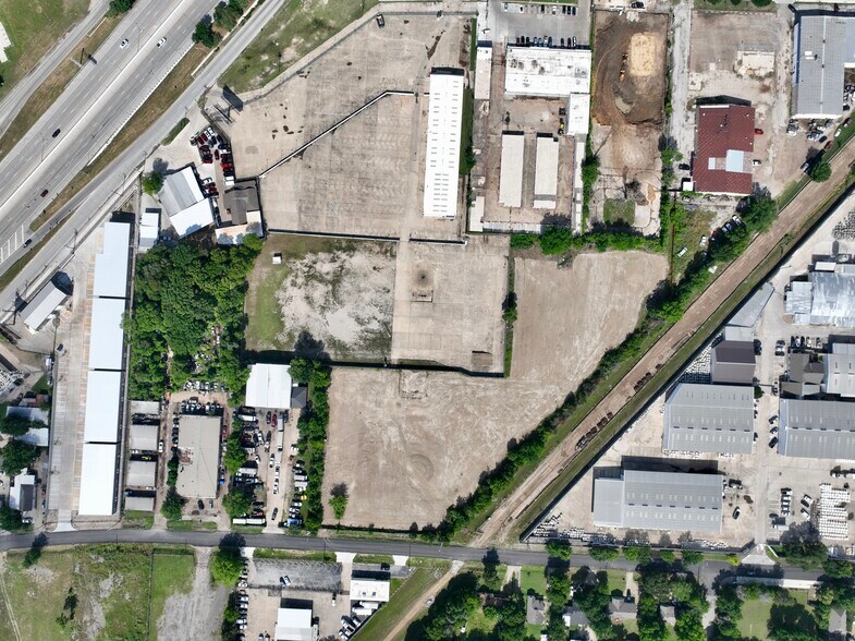More Photos Of 301 Pleasant Dr, Dallas Warehouse For Lease