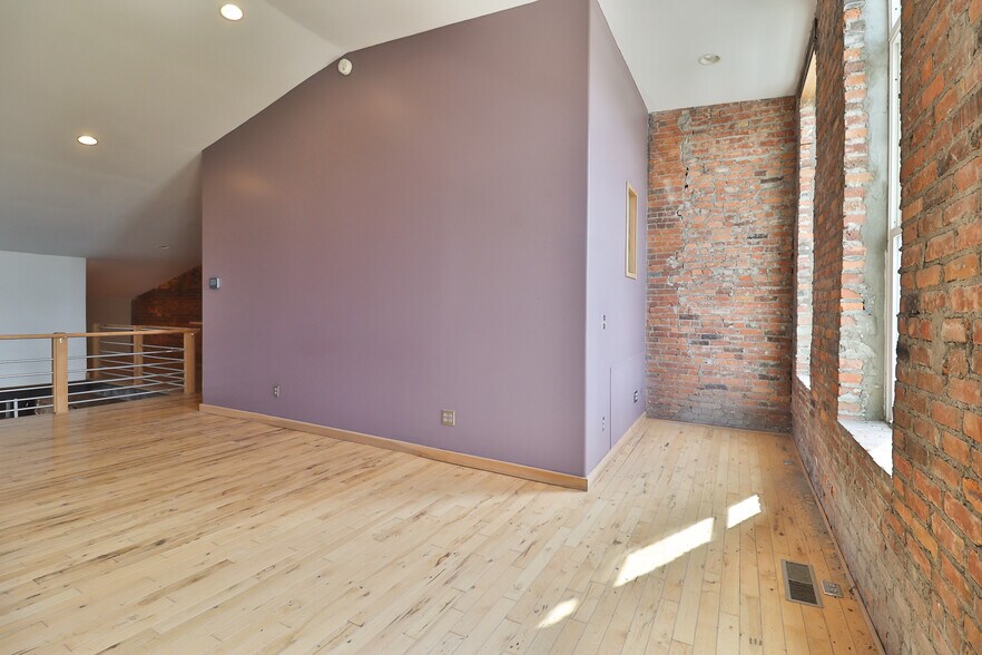 More Photos Of 102-104 W Columbus St, Kenton Office Residential For Sale