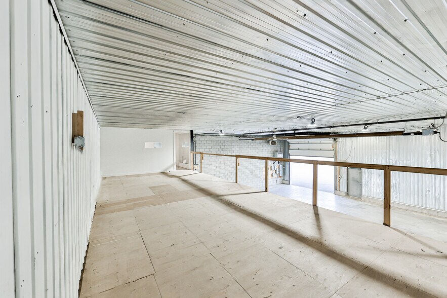 More Photos Of 250 Rue Industrielle, St-Roch-de-L'achigan Warehouse For Sale