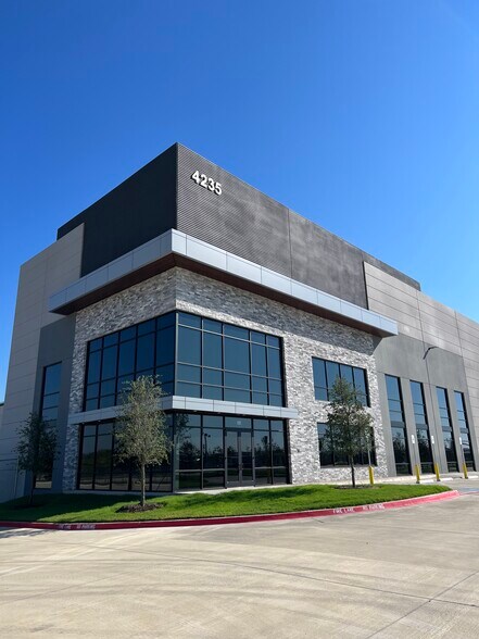 Primary Photo Of 4235 Singleton Blvd, Dallas Unknown For Lease
