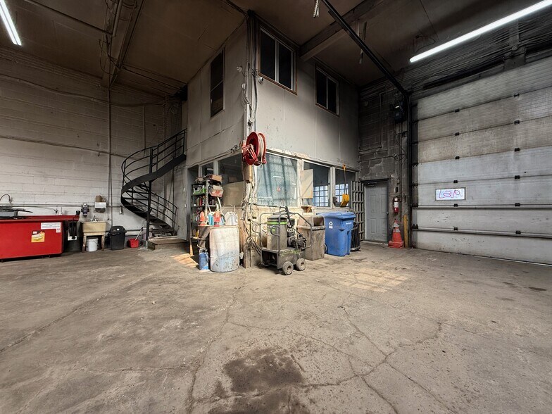 More Photos Of 4278 St Frontenac, Frontenac Auto Repair For Sale