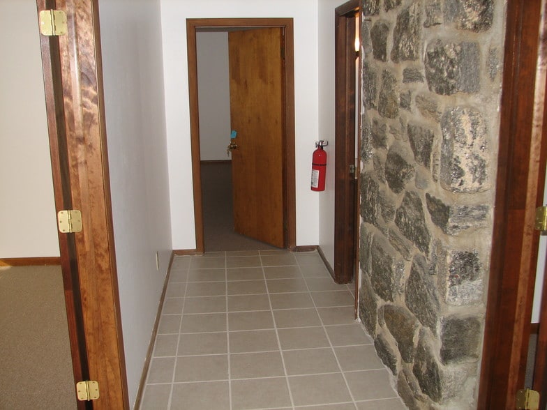 More Photos Of 7250 Hollywood Ave, Fort Washington Office Residential For Lease