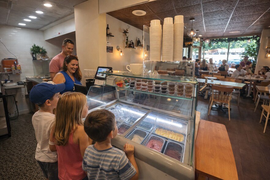 More Photos Of 473-475 Ashford Ave, Ardsley Office For Lease