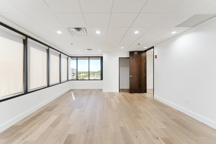 More Photos Of 40 SE 5th St, Boca Raton Office For Lease