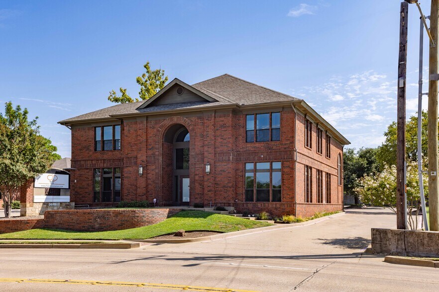 Primary Photo Of 3010 W Park Row Dr, Pantego Office For Sale