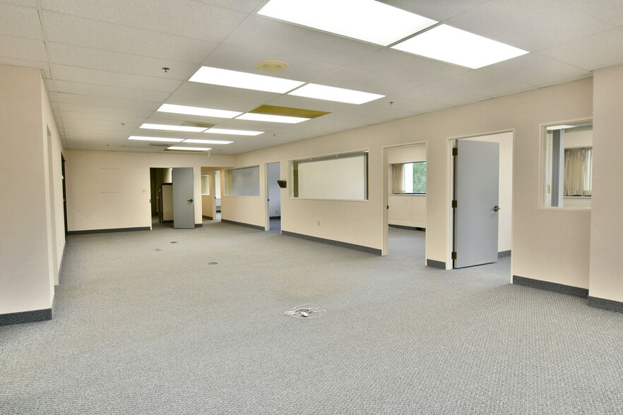 More Photos Of 108 Main Ave SW, Warren Office Residential For Lease
