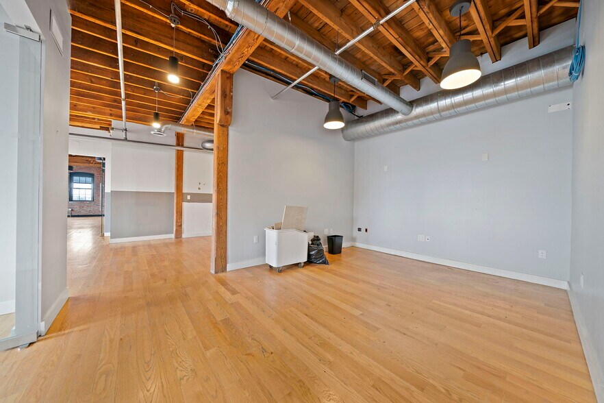 More Photos Of 12-16 Ericsson St, Boston Warehouse For Lease
