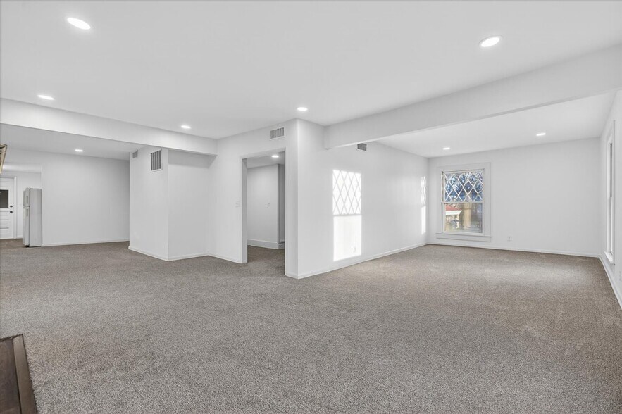 More Photos Of 822 S Johnstone Ave, Bartlesville Freestanding For Sale