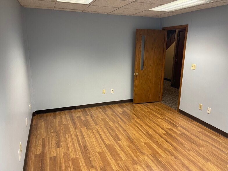 More Photos Of 1033 W College Ave, Appleton Medical For Lease
