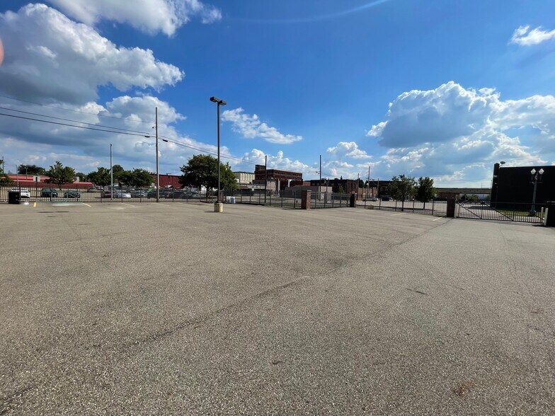 More Photos Of 530 Walnut Ave NE, Canton Storefront Retail Office For Sale