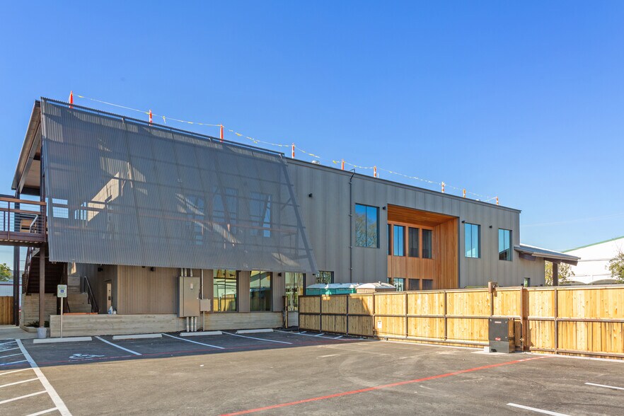 More Photos Of 201-207 E Saint Elmo Rd, Austin Unknown For Lease