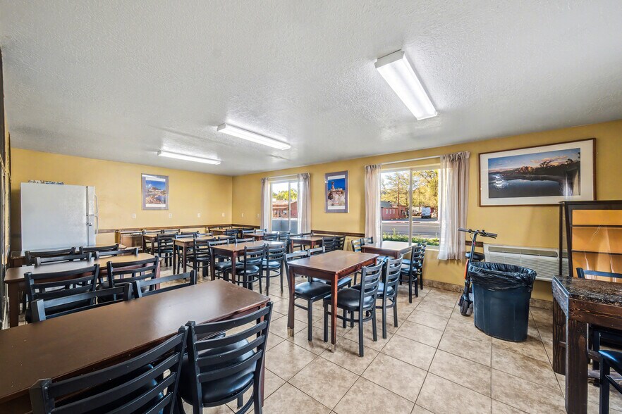 More Photos Of 386 E 300 S, Kanab Hotel For Sale