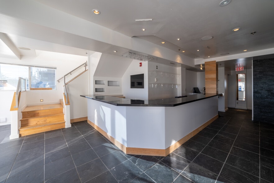 More Photos Of 15475 Marine Dr, White Rock Storefront Retail Office For Lease