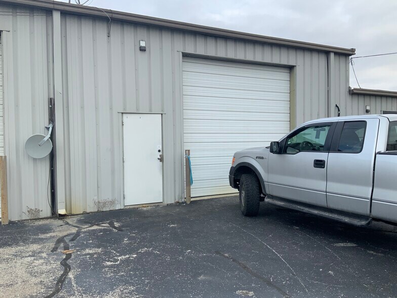 More Photos Of 162 Industrial Park Dr, Hollister General Retail For Lease
