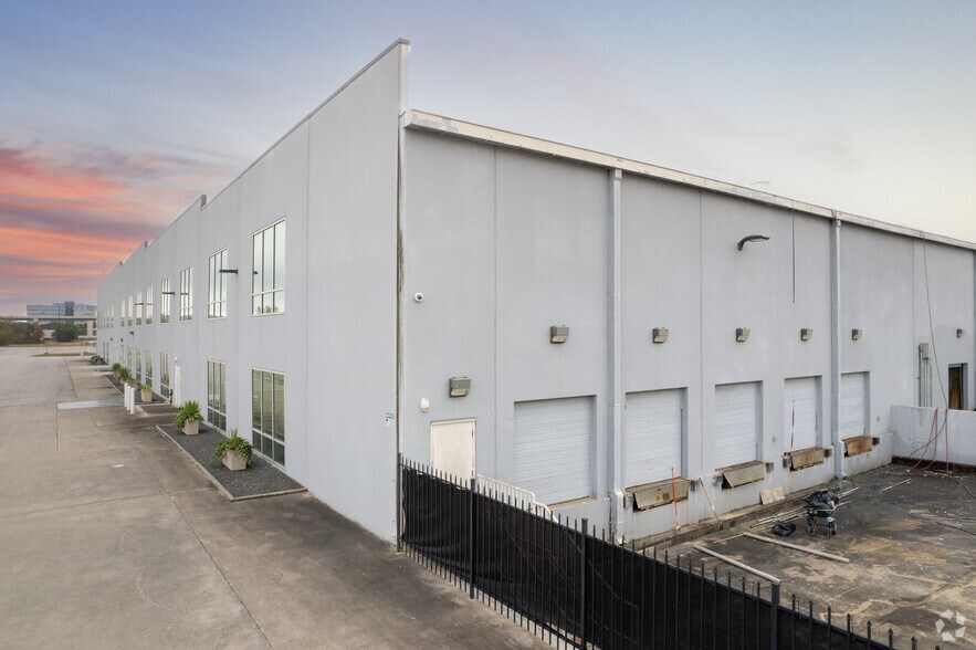 More Photos Of 10496 Katy Fwy, Houston Medical For Lease
