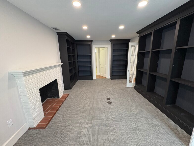 More Photos Of 535 Lafayette Ct, Sarasota Office For Lease