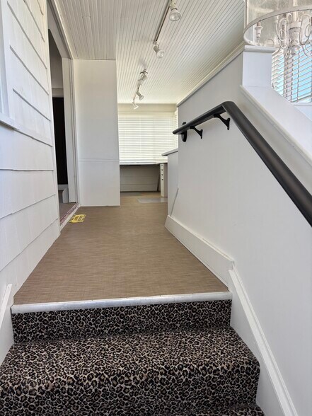 More Photos Of 3 Waterville Rd, Avon Office Residential For Lease