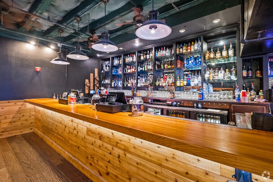 More Photos Of 611 Houston St, Fort Worth Bar For Lease