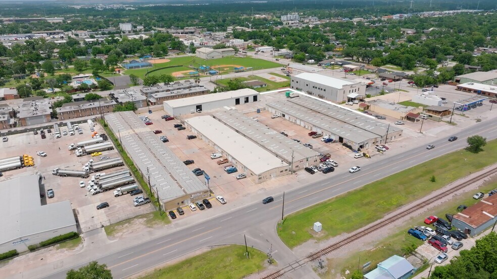 Primary Photo Of 10205 Market St, Jacinto City Unknown For Lease