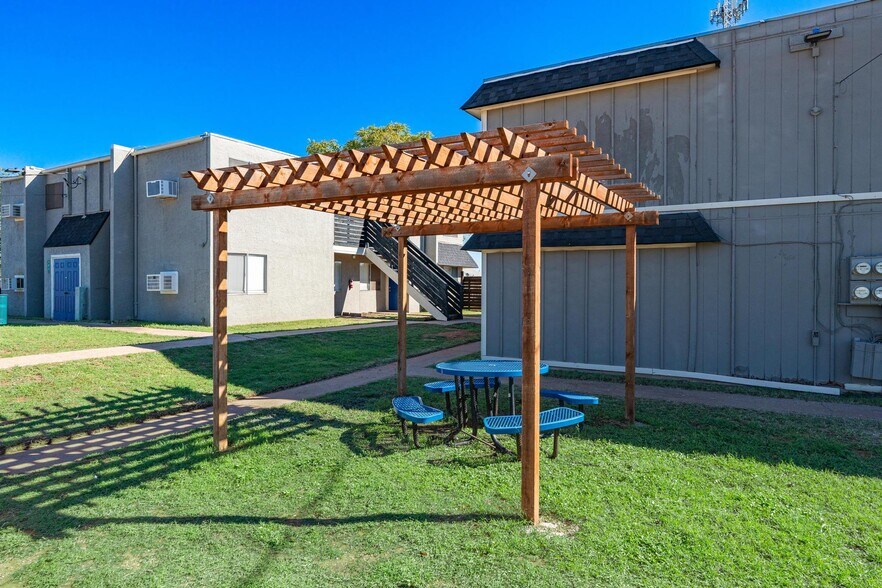 More Photos Of 501 Elm St, Sweetwater Apartments For Sale