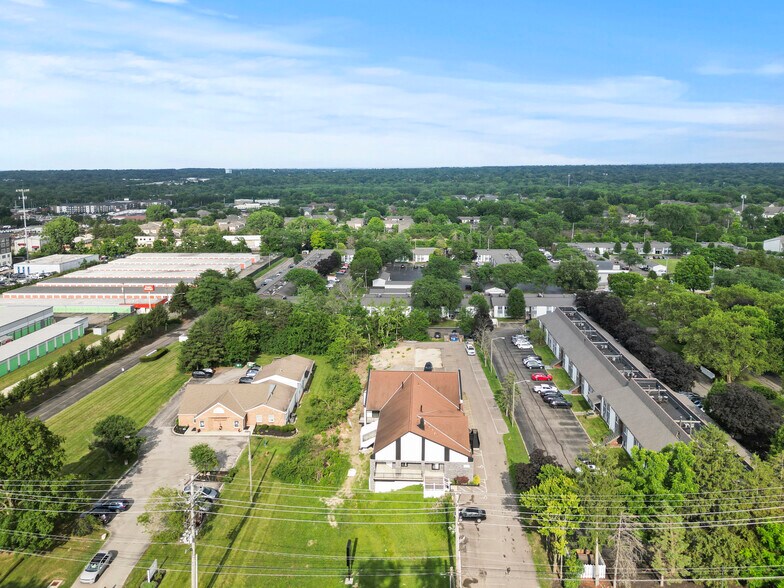 More Photos Of 4588 Kenny Rd, Columbus Storefront Retail Office For Sale