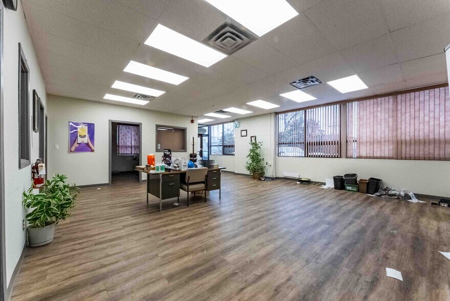 More Photos Of 500 Barrydowne Rd, Sudbury Manufacturing For Sale