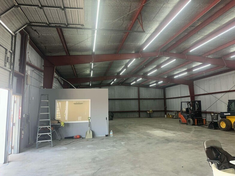More Photos Of 9941A Rowlett Rd, Houston Warehouse For Lease