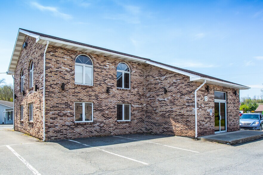 More Photos Of 315 Dartmouth Dr, Marshalls Creek Unknown For Lease