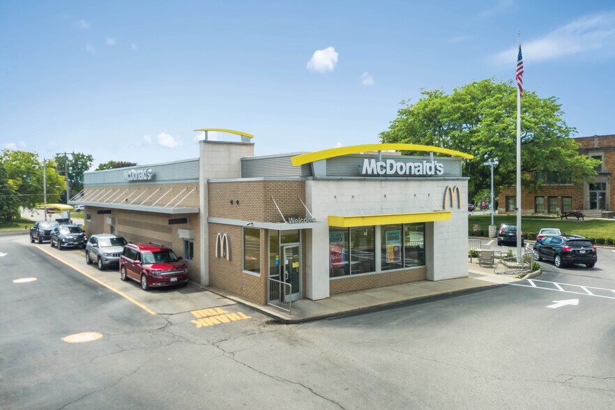 Primary Photo Of 835 15th Ave, Union Grove Fast Food For Sale