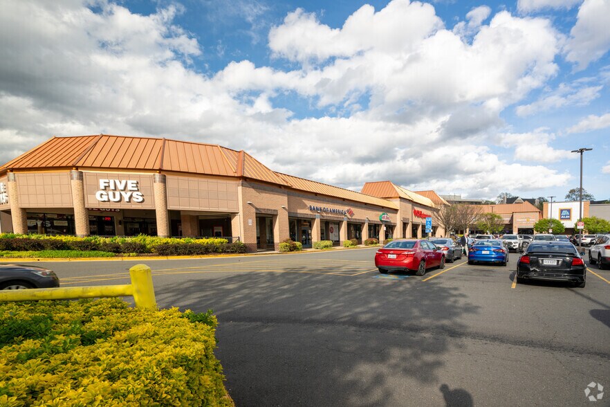 More Photos Of 3120 Fairview Park Dr, Falls Church Office For Lease