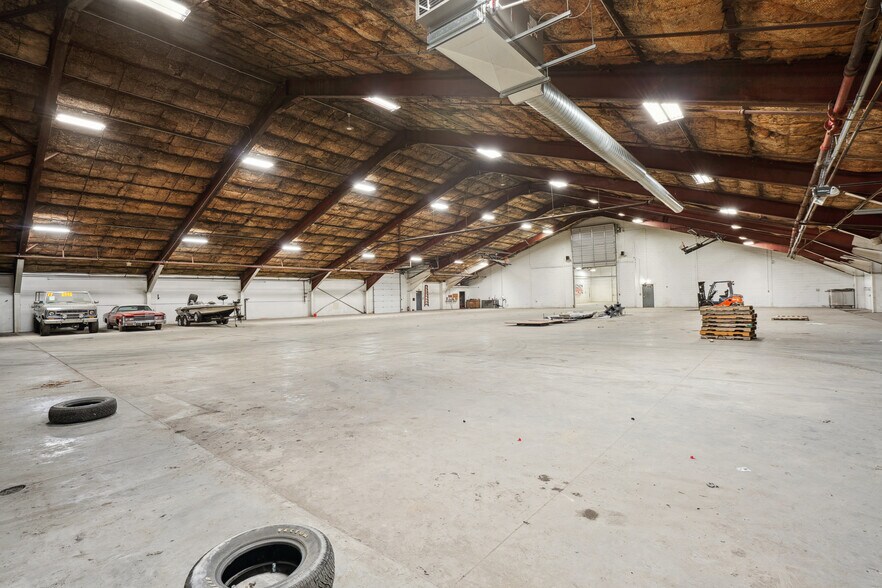 More Photos Of 410 Rath St, Waterloo Industrial For Lease