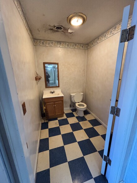 More Photos Of 5875 W US Highway 421, Wilkesboro Warehouse For Lease