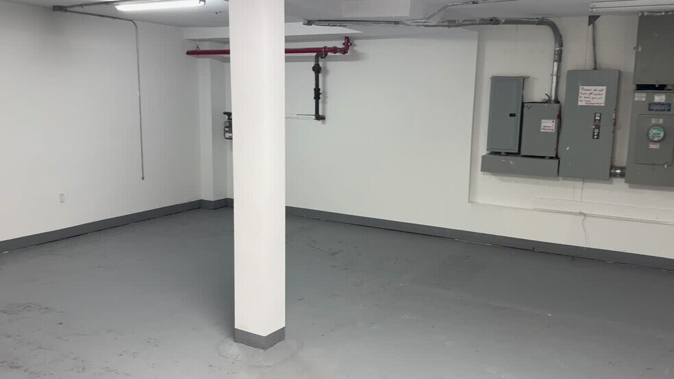 More Photos Of 97-05 Rockaway Blvd, Ozone Park Storefront For Lease