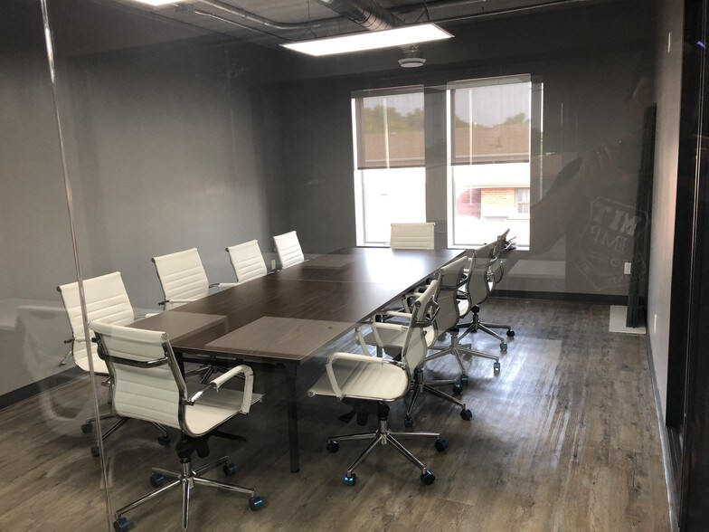 More Photos Of 866 The Queensway, Toronto Office For Lease