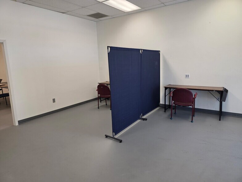 More Photos Of 1122 W Holmes Rd, Lansing Freestanding For Lease