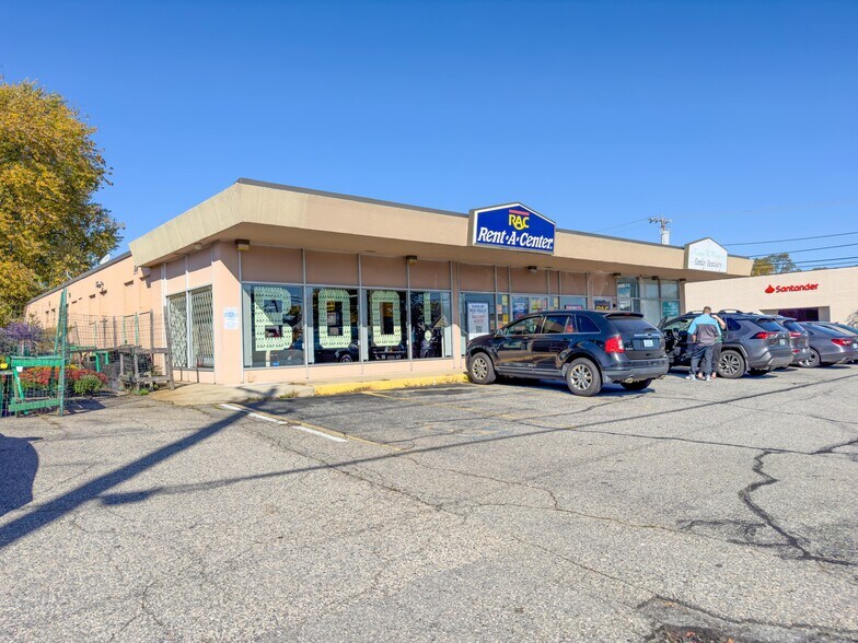 More Photos Of 567 Reservoir Ave, Cranston Storefront For Lease