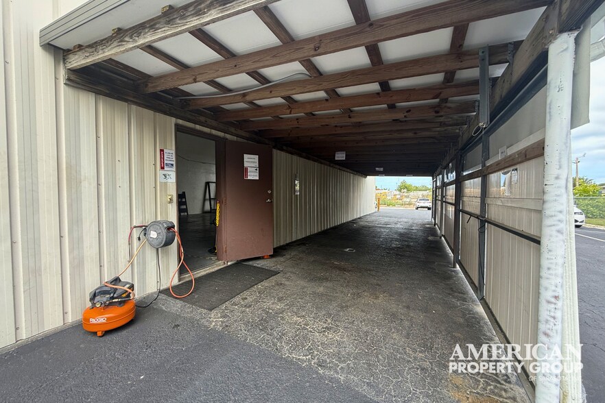 More Photos Of 5946 Clark Center Ave, Sarasota Warehouse For Lease